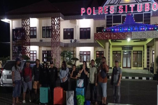 Polres Situbondo Berhasil Mengungkap Praktik Prostitusi Online Melalui Aplikasi MiChat