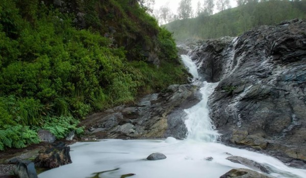 Air Terjun Belerang Kali Pahit