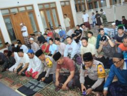 Pererat Silaturrohim, Kapolres Bondowoso Gelar Tarawih Keliling