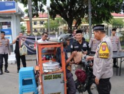 Semarak Ramadan 1446 H, Polres Magetan Bersama Awak Media Berbagi Takjil