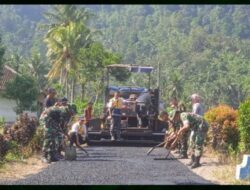 Masyarakat Desa Lebakharjo Tersenyum Salah Satu SASARAN TMMD 126 Pengaspalan Jalan