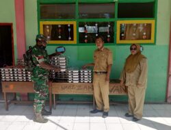Babinsa Kawal Langsung Penyaluran Program Makan Bergizi Gratis di SDN Rejoagung 1  