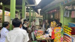 Polres Bondowoso Turun ke Pasar Nangkaan, Pastikan Harga Bahan Pokok Tetap Stabil