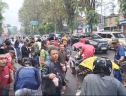 Indahnya Berbagi di Bulan Ramadan: SMSI dan AJIB Bondowoso Bagikan Ratusan Takjil