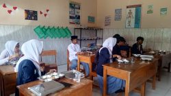 Antusiasme Siswa Saat Menerima Menu MBG Dari Dapur Al-Hidayah Rejoagung Bonsdwoso
