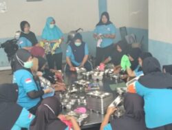 H-2 MBG Kembali Beroperasi, Relawan SPPG Wonosuko Bondowoso Gaspol Bersihkan Dapur