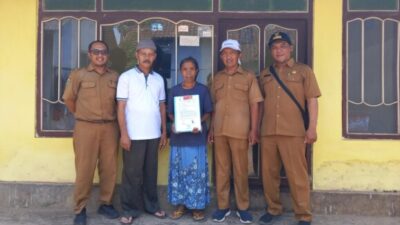 Kades Tamanan Gercep Datangi Rumah Lansia Penerima Bansos yang Terindikasi Judol
