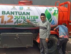 Kolaborasi dengan BPBD, Baznas Bondowoso Kirim Air Bersih ke 10 Desa di 8 Kecamatan